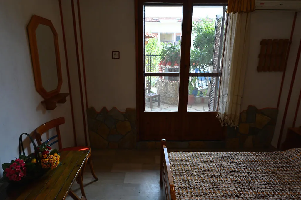 Studios Oasis Apartment Neos Marmaras Greece